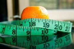 VELKÝ PŘEHLED: 26 potravin a činností a jejich vliv na hubnutí